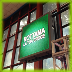 شاشة عرض إعلانات LED رقمية خارجية متنقلة P6 مع وظيفة SDK لوكالات البيع بالتجزئة والشركات المصنعة للمعدات الأصلية 7